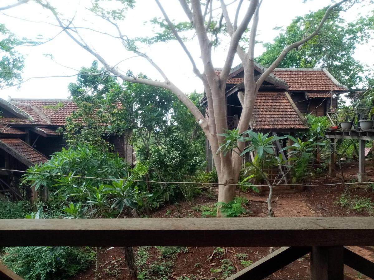 Quiet Garden View Lodge&Trekking Banlung Bagian luar foto