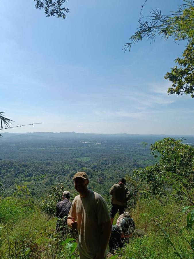 Quiet Garden View Lodge&Trekking Banlung Bagian luar foto